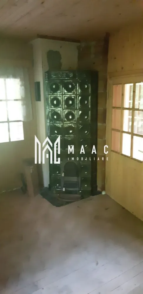 Paradis I Casa de lemn I Transalpina I Sugag - MAAC IMOBILIARE vă propune spre vânzare o casă integral din lemn, cu grinzi și lambriuri interioare, construită pe două niveluri:

Parter: 100 mp (2 camere, baie, bucătărie, scară interioară)
Mansardă: 100 mp (3 camere)
Terase exterioare
Dotări și facilități:
Curent electric (contor Hidroelectrica, tarif redus datorită instalației proprii de transport energie electrică)
Apă din fântână proprie
Instalație sanitară interioară (cabina duș, boiler electric, decantor eco)
Încălzire cu sobe
Teren în suprafață de 1466 mp, împrejmuit, cu acces podet și poartă pentru acces auto
Localizare:
La 1 km de Sugag, pe Transalpina (DN67C)
Acces permanent pe tot parcursul anului
Aspecte juridice și tehnice:
Acte la zi, imobil înregistrat la Primăria Sugag cu număr de casă
Certificat energetic
Construcție realizată conform prevederilor Green Deal privind materialele utilizate
Pentru mai multe detalii precizati telefonic ca ati vazut anuntul cu ID CP2948934