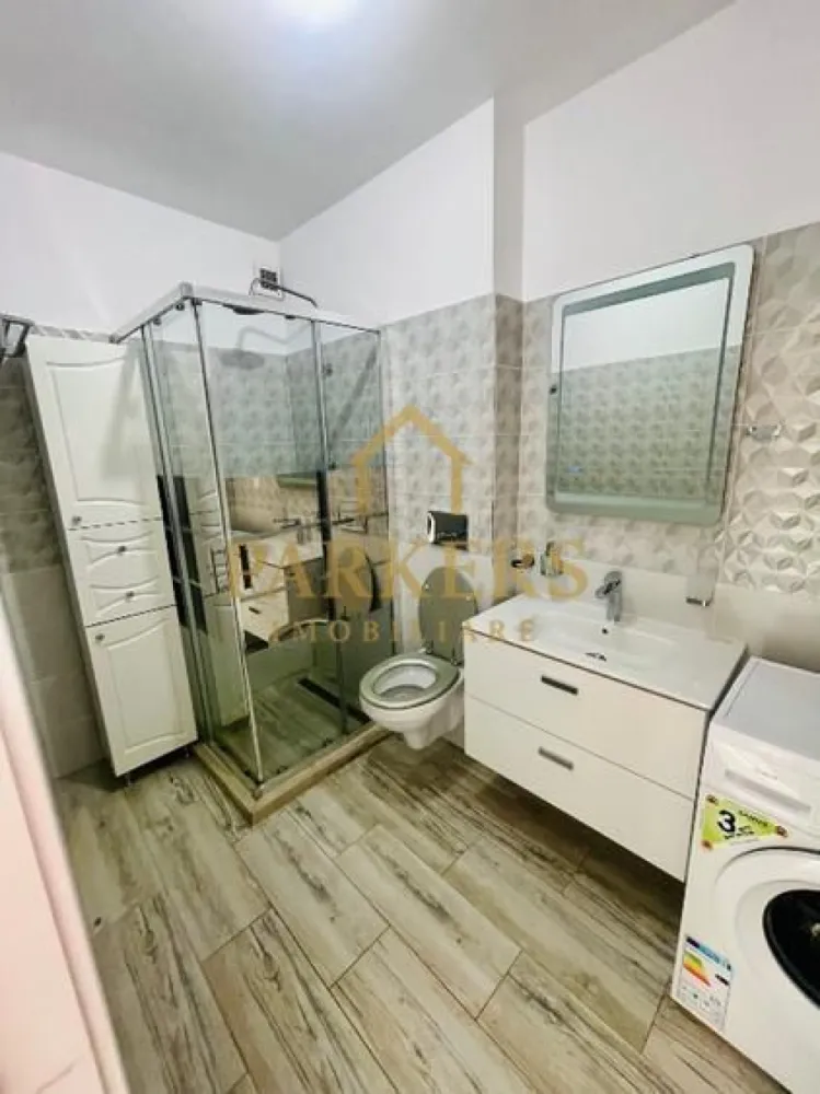 Aartament 3 camere zona Zorilor de închiriat în Cluj - Închiriez apartament finisat complet mobilat și utilat zona Zorilor loc parcare inclus la subteran .
Apartamentul are o suprafață de 75 mp +balcon 11 mp e compus din :
Living 
Bucătărie 
2Dormitoare 
Baie 
2Holuri 
Balcon