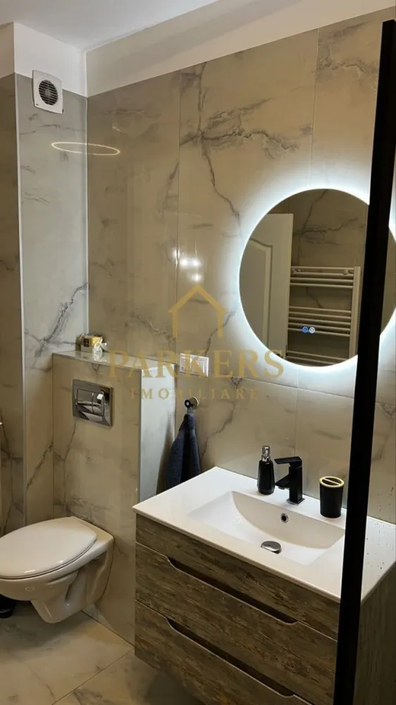 Apartament 2 camere zona VIVO de inchiriat - Închiriez apartament două camere compus din dormitor, living și bucătărie. Prima închiriere, recent renovat. Încălzire în pardoseală, costuri mici de întreținere, centrală proprie. 
Deține toate electrocasnicele necesare. 
Aproape de stația de bus, magazine, sala de sport. 
10 minute de mers pe jos până la Vivo.
Suprafața utilă- 51,3 mp