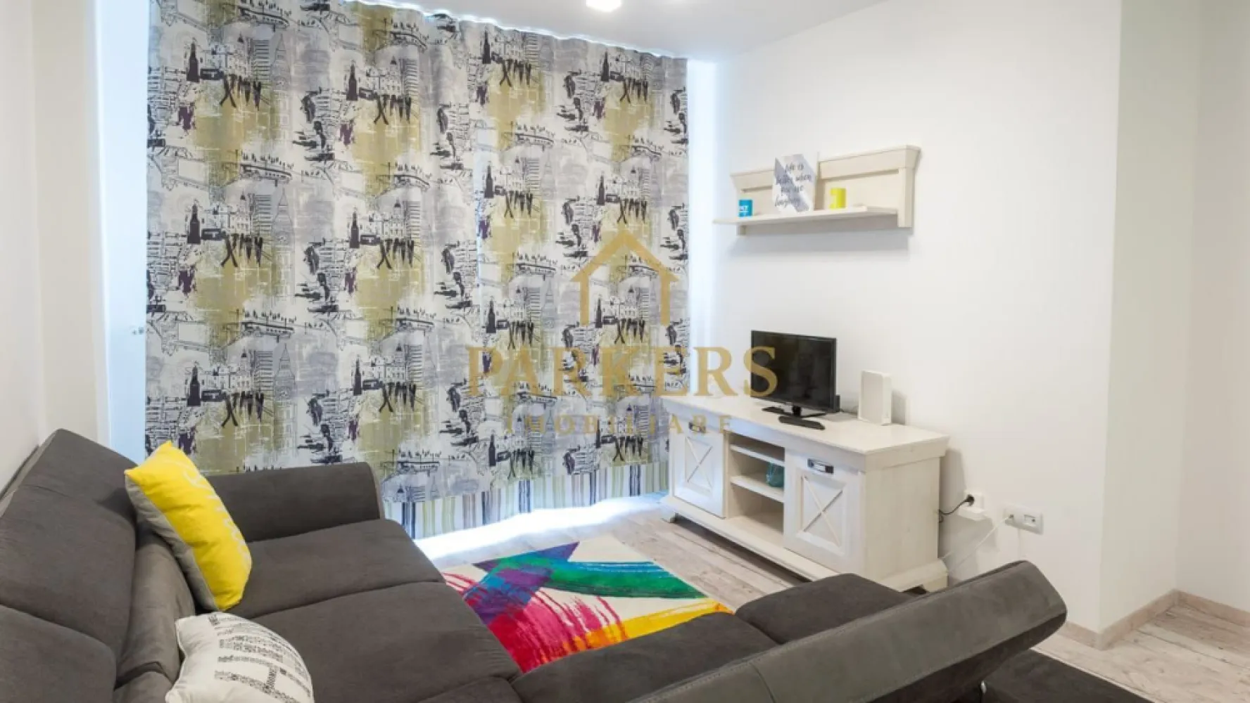 Apartament cu 2 camere, 60mp, parcare subterană, zona Intre Lacuri - Parkers Imobiliare vă propune spre închiriere un apartament modern cu 2 camere decomandate, situat la etajul 3, într-o zonă excelentă, în apropiere de Iulius Mall.

• complet mobilat și utilat, pregătit pentru mutare imediată
• compartimentare practică și aerisită: hol generos, bucătărie separată, baie, două camere spațioase și balcon
• luminos și primitor, cu un ambient confortabil și funcțional
• loc de parcare SUBTERAN INCLUS, pentru un plus de siguranță și comoditate
• ideal pentru un stil de viață urban, modern și eficient