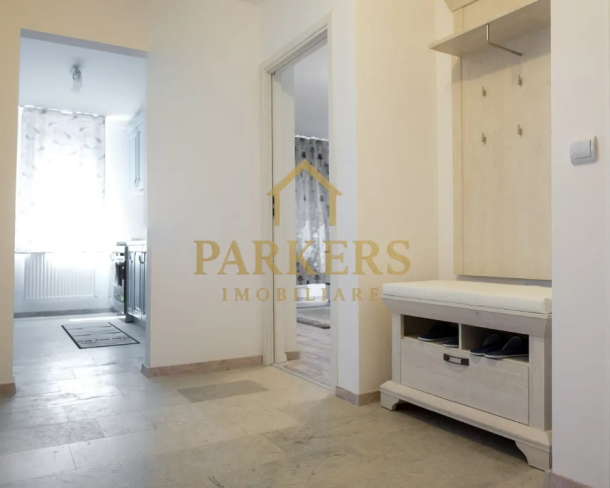 Apartament cu 2 camere, 60mp, parcare subterană, zona Intre Lacuri - Parkers Imobiliare vă propune spre închiriere un apartament modern cu 2 camere decomandate, situat la etajul 3, într-o zonă excelentă, în apropiere de Iulius Mall.

• complet mobilat și utilat, pregătit pentru mutare imediată
• compartimentare practică și aerisită: hol generos, bucătărie separată, baie, două camere spațioase și balcon
• luminos și primitor, cu un ambient confortabil și funcțional
• loc de parcare SUBTERAN INCLUS, pentru un plus de siguranță și comoditate
• ideal pentru un stil de viață urban, modern și eficient
