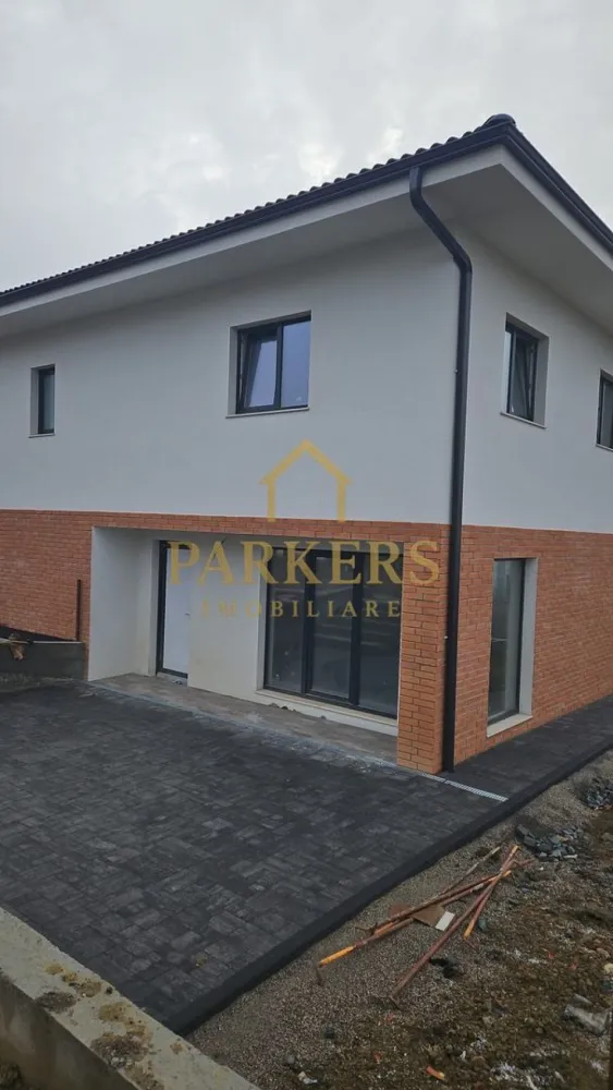 Vând Casa tip Duplex - !!️Ultimele 2 unitati!!!
Duplex 4 camere de vanzare
#gaz #apa #curent #canalizare
#incalzirepardoseala P+E
#2parcari
 CHINTENI, la 8 km de Auchan Iris 
Teren 332mp 119 mp utili ,curte 240 mp
P+E
-parter:living+zona de dining, bucatarie separata+camara(cu geam), spatiu depozitare, baie(cu geam), casa scarii, terasa
 -etaj: dormitor matrimonial cu baie proprie(cu geam), dormitor cu dressing generos, dormitor, baie si balcon
Exterior finisat.curte pavata. Parcare proprie.

Pt informatii suplimentare puteti sa ma contactati la telefon sau pe whatsapp la nr 07******33