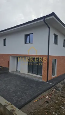 Vând Casa tip Duplex