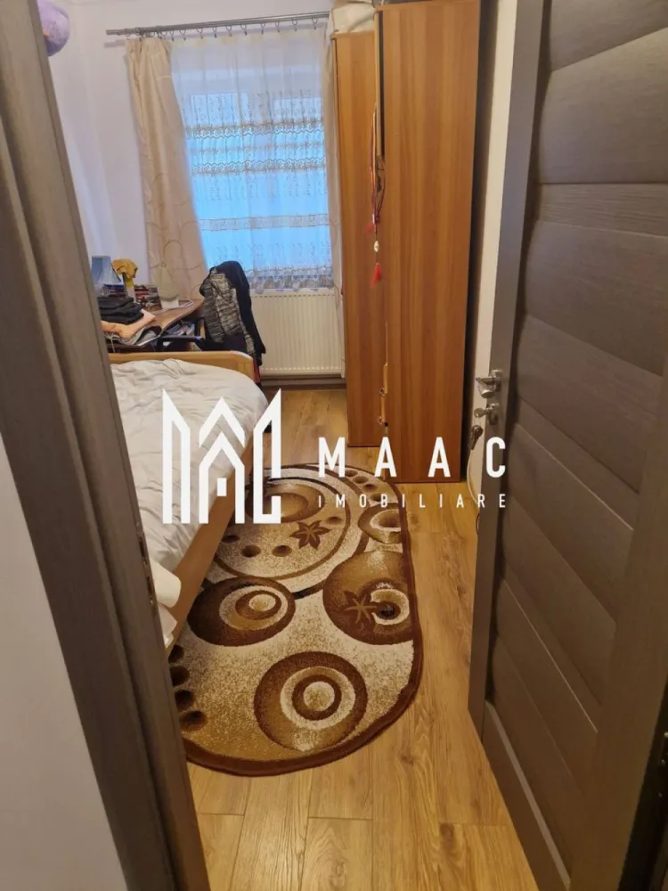 Apartament 3 camere central |Regina Maria| parter| spatiu comercial | - MAAC Imobiliare vă propune spre vânzare un apartament cu poziționare ultracentrală, situat pe strada Strada Regina Maria, în Râmnicu Vâlcea, ideal atât pentru locuință, cât și pentru activități comerciale sau profesii liberale.

Proprietatea este amplasată la parter și are o suprafață de 65 mp, fiind complet mobilată și utilată. Un mare avantaj îl reprezintă spațiul comercial și firma existenta, cu scară exterioară pentru acces separat – un beneficiu esențial pentru desfășurarea activităților profesionale.

🔹 Compartimentare:
✔ 3 camere spațioase
✔ 2 băi
✔ 2 balcoane

🔹 Dotări și finisaje:
✔ Geamuri tripan
✔ Centrală termică în condensare Viessmann
✔ Aer condiționat
✔ Gresie și faianță moderne
✔ Parchet 12 mm grosime
✔ Instalație pe cupru

Datorită poziției centrale și accesului facil, proprietatea este pretabilă pentru cabinete stomatologice, birou de avocatură, notariat, saloane de înfrumusețare sau alte activități comerciale, oferind vizibilitate și accesibilitate excelentă.

O oportunitate rară într-o zonă premium a orașului!

Pentru mai multe detalii și programarea unei vizionări, echipa MAAC Imobiliare vă stă la dispoziție.
CP2947219