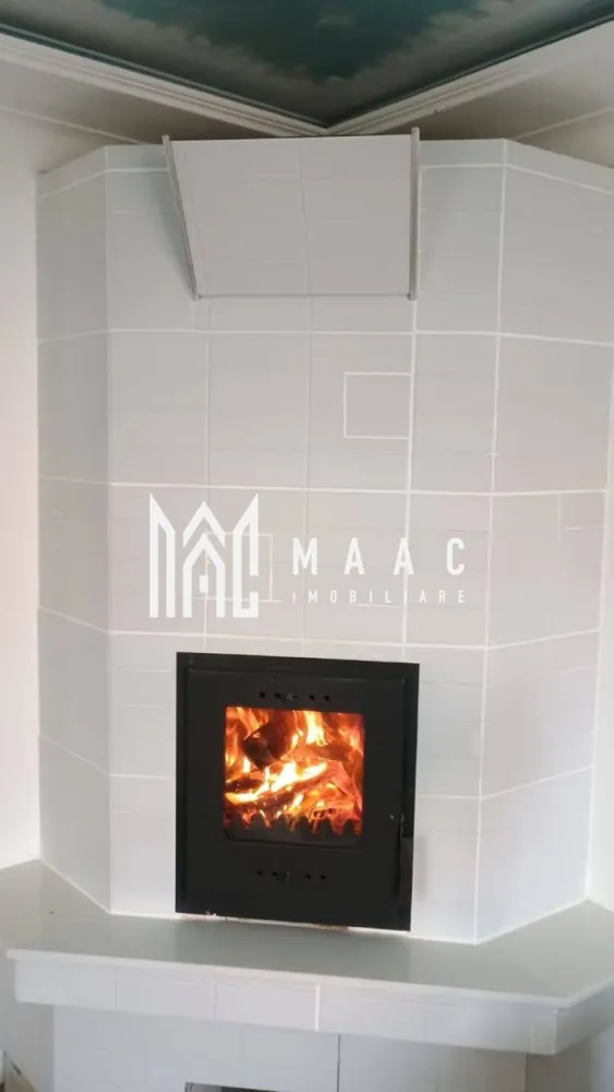 Casa de vanzare | Morilor | garaj | - MAAC Imobiliare vă propune spre vânzare o casă cochetă, situată pe Strada Morilor, în Râmnicu Vâlcea, la doar 10 minute de mers pe jos de fostul Mall din zonă.

Proprietatea are o suprafață utilă de 59 mp și este amplasată pe un teren de 163 mp, fiind ideală pentru cei care își doresc o locuință ușor de întreținut, aproape de toate facilitățile orașului.

🔹 Caracteristici principale:

✔ Garaj cu poartă acționată prin telecomandă
✔ Beci
✔ Parcare exterioară betonată, cu spațiu de depozitare dedesubt
✔ Terasă betonată în spatele casei – ideală pentru relaxare

🔹 Dotări și finisaje:

✔ Gresie și faianță moderne
✔ Șemineu – pentru un ambient cald și primitor
✔ Centrală termică nouă Immergas în condensare
✔ Geamuri termopan cu glafuri din granit
✔ Calorifere noi
✔ Anvelopată exterior și finisată cu tencuială decorativă structurată

Casa este bine întreținută, practică și pregătită pentru mutare imediată. Reprezintă o oportunitate excelentă atât pentru locuință personală, cât și pentru investiție.

O proprietate care merită văzută!

Pentru mai multe informații și programarea unei vizionări, echipa MAAC Imobiliare vă stă la dispoziție.
CP2947227