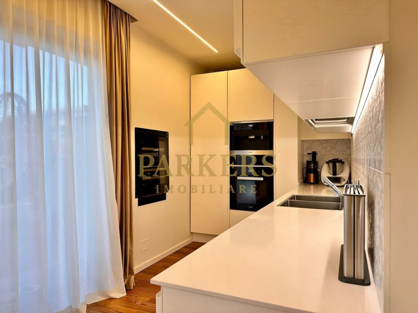 Penthouse exclusivist 180mp, terase 250mp, zona Buna Ziua