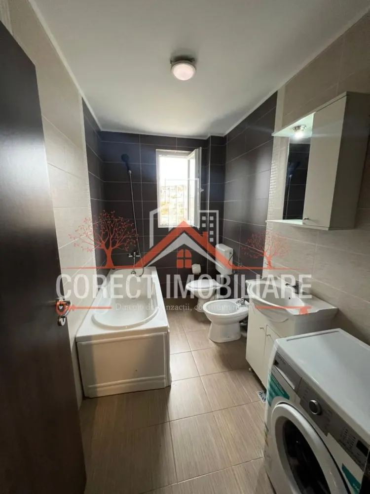 🌿 Apartament modern cu 3 camere și balcon – Subcetate, 300€/lună - 🌿 Apartament modern cu 3 camere și balcon – Subcetate, Bistrița

💰 Preț chirie: 300 €/lună

Corect Imobiliare vă propune spre închiriere un apartament spațios și luminos, situat în cartierul Subcetate – o zonă liniștită și apreciată pentru confortul urban pe care îl oferă.

Locuința, cu o suprafață de aproximativ 52 mp, se află la etajul 2 și se remarcă prin compartimentarea practică și atmosfera caldă, perfectă pentru un stil de viață echilibrat.

✨ Detalii și avantaje:

Living generos, cu acces la balcon acoperit

Bucătărie separată, utilată complet (frigider, aragaz, hotă, masă de dining)

Dormitor principal confortabil și cameră secundară luminoasă

Baie modernă, cu cadă și fereastră pentru ventilație naturală

Centrală termică proprie

📍 Locație: Cartier Subcetate 

📞 Pentru detalii și vizionare: Corect Imobiliare – 0773 313 378
💚 „Dincolo de tranzacții, construim relații.”