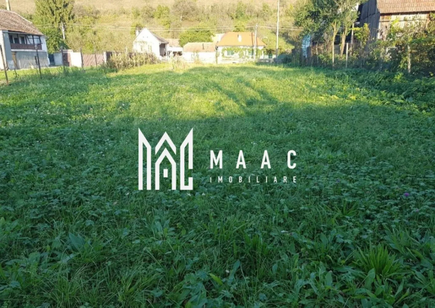 Teren de casa | Intravilan | 702MP | Vecerd - MAAC Imobiliare propune atentiei dumneavoastra un teren intravilan pretabil pentru constructii intr-o zona deosebita, cu potential, din Vecerd, comuna Bârghiș.

Este acces auto si drumul este asfaltat.

Terenul este drept, fara diferente de elevatie si este imprejmuit.

Curentul electric este furnizat de reteaua publica. Gazul si canalizarea sunt in lucru.

Pentru mai multe detalii specificati: CP2837677