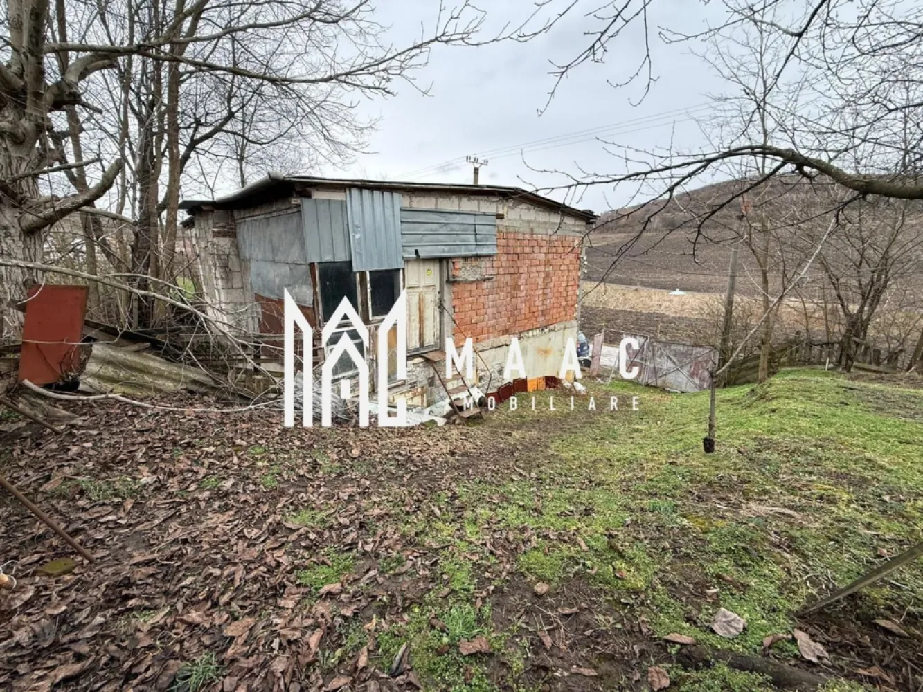 Teren 5000MP | Intravilan | Utilitati | Acces auto | SIBIU - MAAC Imobiliare propune atentiei dumneavoastra un teren intravilan pretabil pentru constructii intr-o zona deosebita, cu potential, din Sibiu (Viile Sibiului).

Curentul este pe teren, gazul si canalizarea sunt la poarta.

Deschiderea este de 33ml. Acces auto.

Pentru mai multe detalii specificati: CP2939401