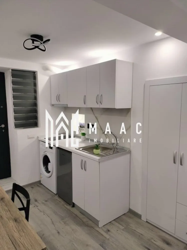 Apartament 1 camera | Etaj 1 | Modern | Ultracentral - MAAC Imobiliare vă oferă spre închiriere un studio modern, complet mobilat și utilat, situat în zona Centrala (la 2 minute de inima orasului). Acest studio este gândit pentru a oferi confort și funcționalitate într-un spațiu compact, dar foarte bine structurat. Bucătăria este complet echipată cu plită, cuptor, combină frigorifică și mobilier, și zona de dining. Baia este modernă, dotată cu cabină de duș, iar pentru confortul dumneavoastră, studioul mai include o mașină de spălat rufe. Mențiuni: Nu se acceptă animale de companie. Nu se accepta fumatul in interior. Disponibil imediat. Se percepe o garantie din cuantumul unei chirii luni. Termen de închiriere minim 1 an de zile. Pentru mai multe detalii sau pentru a programa o vizionare, va rugam specificati telefonic: CP2837047