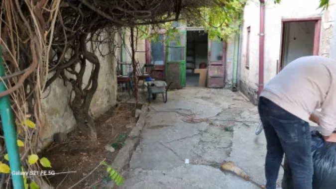 Ag BRASADAS vinde casă cu 2 apart. Calea Călărașilor Coposu.