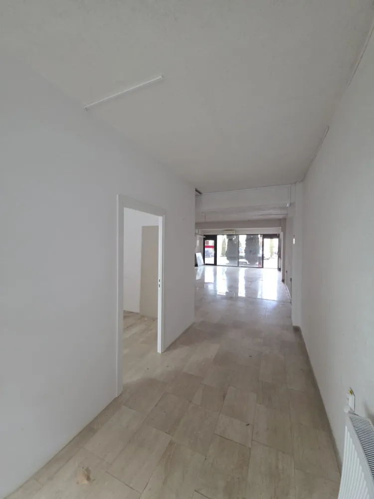 Spațiu comercial-Dna Stanca- VITRINA LA STRADA PRINCIPALA - Spațiu comercial de închiriat - 90MPU FINISATSUPER OFERTA-750€/lună(TVA INCLUS)Doamna Stanca 38Locație excelentă, situată într-o zonă comercială dezvoltată, cu trafic constant&nbsp;Suprafață: 90 mp – compartimentare practică, potrivită pentru multiple tipuri de activități.Poate fi compartimentat în funcție de nevoile și tipul de activitate&nbsp;2 intrări:&nbsp;intrare principală, cu acces direct din față și vitrină la stradă&nbsp;intrare secundară în partea din spate – ideală pentru staff, aprovizionare&nbsp;Vitrină generoasă la stradă – vizibilitate excelentă&nbsp;Numeroase locuri de parcare disponibile în fața spațiului&nbsp;Pentru mai multe informații sau programarea unei vizionări:076 700 5000