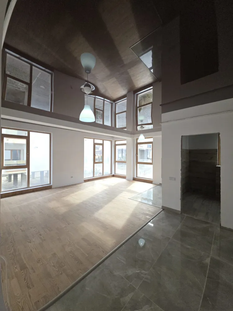Apartament 2 camere luminos si spatios – 60,8 mp utili, FINISAT - Intabulat disponibil imediat, imobil locuit !Apartament 2 camere luminos si spatios – 60,8 mp utili, balcon GenerosSituat intr-o zona de interes ridicat, Octavian Goga nr 5, langa bvd Vasile Milea. mall shopping city, kaufland, centre comerciale si chiar 2km de centrul orasului Sibiu !✅ Preț excelent: 90.000 € (doar 1.480 €/m2)✅️ COMISION 0%✅ 60.8 mp utili&nbsp;✅ Intabulat – actele pregătite pentru vânzare✅ Finisaje Premium✅️ 1 loc de parcare INCLUS in pret✅️ Incalzire in pardoseala pentru confort sporit si economie✅ Mutare imediată✅ Cartier locuit, acces rapid la bulevard, mall shopping city, Kaufland, lidl,școli și grădinițe.