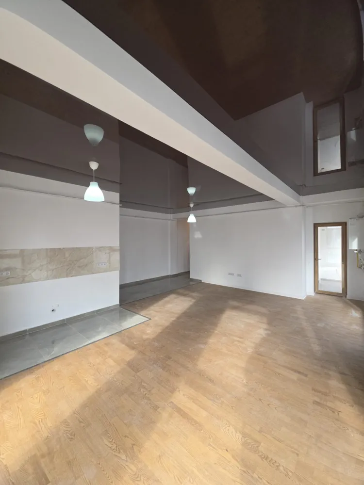 Apartament 2 camere luminos si spatios – 60,8 mp utili, FINISAT - Intabulat disponibil imediat, imobil locuit !Apartament 2 camere luminos si spatios – 60,8 mp utili, balcon GenerosSituat intr-o zona de interes ridicat, Octavian Goga nr 5, langa bvd Vasile Milea. mall shopping city, kaufland, centre comerciale si chiar 2km de centrul orasului Sibiu !✅ Preț excelent: 90.000 € (doar 1.480 €/m2)✅️ COMISION 0%✅ 60.8 mp utili&nbsp;✅ Intabulat – actele pregătite pentru vânzare✅ Finisaje Premium✅️ 1 loc de parcare INCLUS in pret✅️ Incalzire in pardoseala pentru confort sporit si economie✅ Mutare imediată✅ Cartier locuit, acces rapid la bulevard, mall shopping city, Kaufland, lidl,școli și grădinițe.