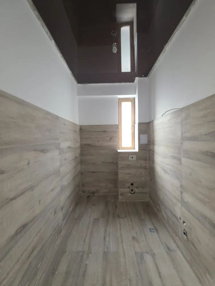 Apartament 2 camere luminos si spatios – 60,8 mp utili, FINISAT - Intabulat disponibil imediat, imobil locuit !Apartament 2 camere luminos si spatios – 60,8 mp utili, balcon GenerosSituat intr-o zona de interes ridicat, Octavian Goga nr 5, langa bvd Vasile Milea. mall shopping city, kaufland, centre comerciale si chiar 2km de centrul orasului Sibiu !✅ Preț excelent: 90.000 € (doar 1.480 €/m2)✅️ COMISION 0%✅ 60.8 mp utili&nbsp;✅ Intabulat – actele pregătite pentru vânzare✅ Finisaje Premium✅️ 1 loc de parcare INCLUS in pret✅️ Incalzire in pardoseala pentru confort sporit si economie✅ Mutare imediată✅ Cartier locuit, acces rapid la bulevard, mall shopping city, Kaufland, lidl,școli și grădinițe.