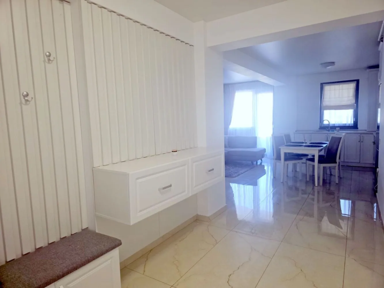 Inchiriere 2 camere Complex Roka, Micro 17 – parcare – 560 euro/luna