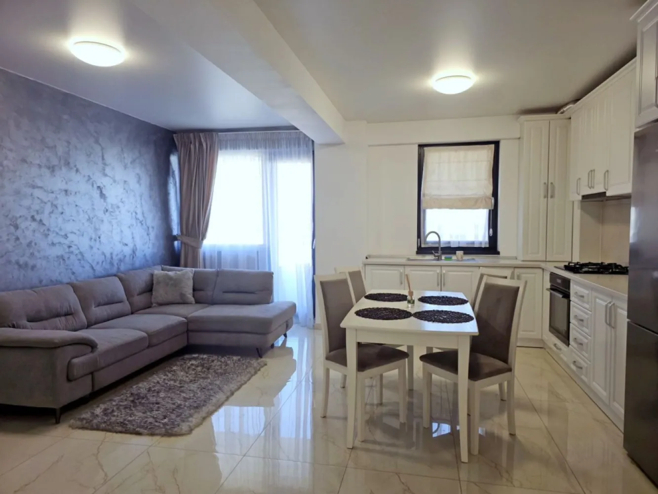 Inchiriere 2 camere Complex Roka, Micro 17 – parcare – 560 euro/luna