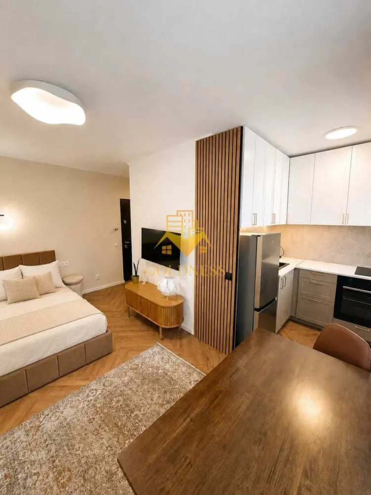 1 camera, Marasti, Premium, The Office, Bucuresti, Sighismund - GOLDNESS Imobiliare vă propune spre închiriere un apartament cu 1 camere complet mobilat și utilat, la etajul 4 într-un imobil de 4 etaje, în Cartierul Marasti, zona The Office.
Posibilitatea de parcare în zona la liber.
Se află în apropierea stațiilor de transport în comun, magazine, restaurante, spații verzi, farmacii, etc. 

Apartamentul este compartimentat astfel:
 - camera cu pat matrimonial, dressing, noptiere
 - baie cu cabina de dus, calorifer port prosop și dulap pentru depozitare.
 - bucătărie complet utilată și mobilată, loc de servit masa 

Dotari: 
* Aer conditionat
* Masina de spalat rufe
* Cuptor electric. plita pe inductie + hota
* Espressor de cafea
* Vesela si ustensile de bucatarie

Dacă sunteți interesați de acest apartament și doriți să îl vizionați, dar și pentru alte oferte nu ezitați să ne contactați telefonic sau prin e-mail. Vă stăm la dispoziție!
Pentru intermediere se percepe un comision de 50% din prețul chiriei!