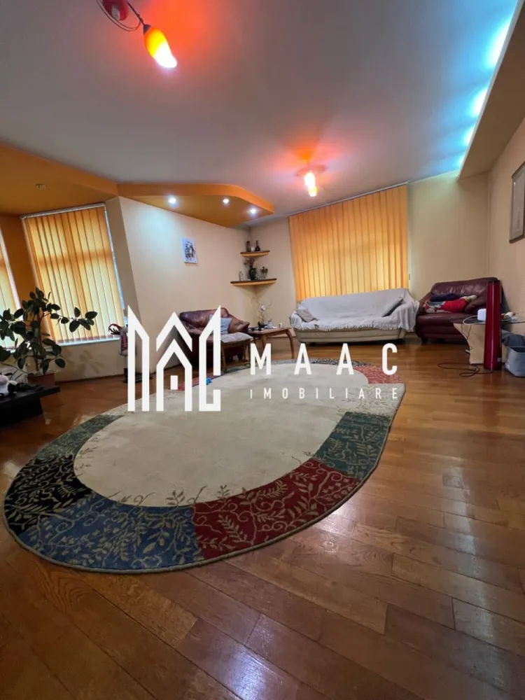 Vila | Cartier Traian - MAAC Imobiliare vă propune spre vânzare o vilă elegantă D+P+1, situată în unul dintre cele mai apreciate cartiere ale orașului Râmnicu Vâlcea – Cartier Traian, o zonă liniștită, cu acces facil către toate punctele de interes.

Proprietatea dispune de o suprafață utilă de 240 mp, excelent compartimentată, amplasată pe un teren de 555 mp, împrejmuit cu gard zidit și fier forjat, oferind siguranță și intimitate.

Caracteristici principale ale proprietății:

Structură D+P+1

* Demisol ideal pentru depozitare, spații tehnice sau amenajarea unei crame
* 3 dormitoare, dintre care unul cu baie matrimonială și dressing
* Living spațios cu loc de servit masa
* 3 băi
* Bucătărie închisă
* Cameră tehnică
* Terasa perfectă pentru relaxare
* Garaj
* Zonă de barbeque în curte

Dotări și beneficii:

* Vila se vinde complet mobilată și utilată, conform fotografiilor de prezentare
* Finisaje moderne și de calitate superioară
* Spații generoase și luminoase, ideale pentru o familie

Curtea de 555 mp oferă multiple posibilități de amenajare, fie că îți dorești un colț verde, un loc de joacă sau un spațiu de relaxare în aer liber.

O proprietate premium, într-o zonă selectă, gata să devină acasă pentru cei care caută confort, intimitate și eleganță.

Pentru detalii suplimentare sau programarea unei vizionări, MAAC Imobiliare vă stă cu drag la dispoziție!

CP : CP2835950 - SP