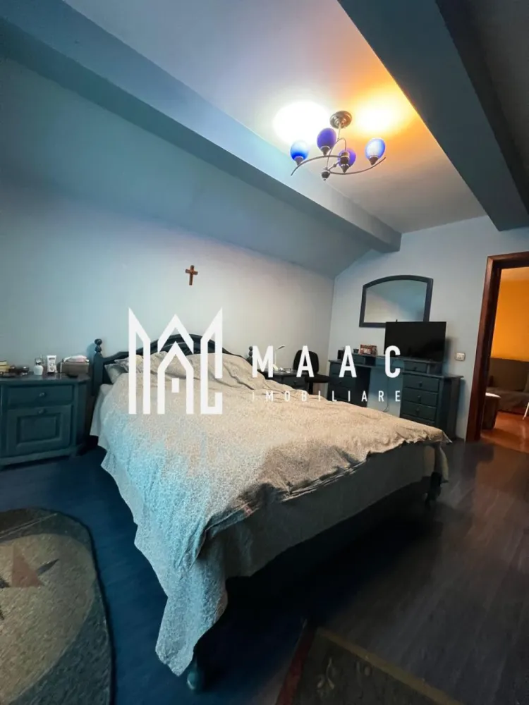 Vila | Cartier Traian - MAAC Imobiliare vă propune spre vânzare o vilă elegantă D+P+1, situată în unul dintre cele mai apreciate cartiere ale orașului Râmnicu Vâlcea – Cartier Traian, o zonă liniștită, cu acces facil către toate punctele de interes.

Proprietatea dispune de o suprafață utilă de 240 mp, excelent compartimentată, amplasată pe un teren de 555 mp, împrejmuit cu gard zidit și fier forjat, oferind siguranță și intimitate.

Caracteristici principale ale proprietății:

Structură D+P+1

* Demisol ideal pentru depozitare, spații tehnice sau amenajarea unei crame
* 3 dormitoare, dintre care unul cu baie matrimonială și dressing
* Living spațios cu loc de servit masa
* 3 băi
* Bucătărie închisă
* Cameră tehnică
* Terasa perfectă pentru relaxare
* Garaj
* Zonă de barbeque în curte

Dotări și beneficii:

* Vila se vinde complet mobilată și utilată, conform fotografiilor de prezentare
* Finisaje moderne și de calitate superioară
* Spații generoase și luminoase, ideale pentru o familie

Curtea de 555 mp oferă multiple posibilități de amenajare, fie că îți dorești un colț verde, un loc de joacă sau un spațiu de relaxare în aer liber.

O proprietate premium, într-o zonă selectă, gata să devină acasă pentru cei care caută confort, intimitate și eleganță.

Pentru detalii suplimentare sau programarea unei vizionări, MAAC Imobiliare vă stă cu drag la dispoziție!

CP : CP2835950 - SP