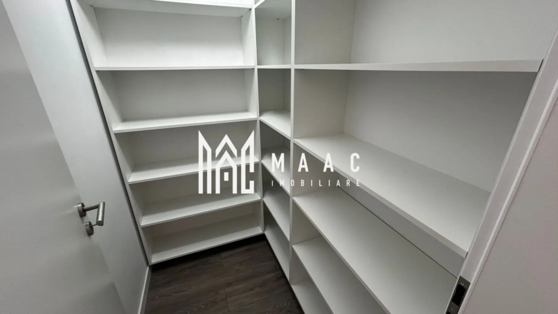 Apartament 3 camere | 71.8 MPU | 2 terase | Etaj 1 | Parcare | LUX