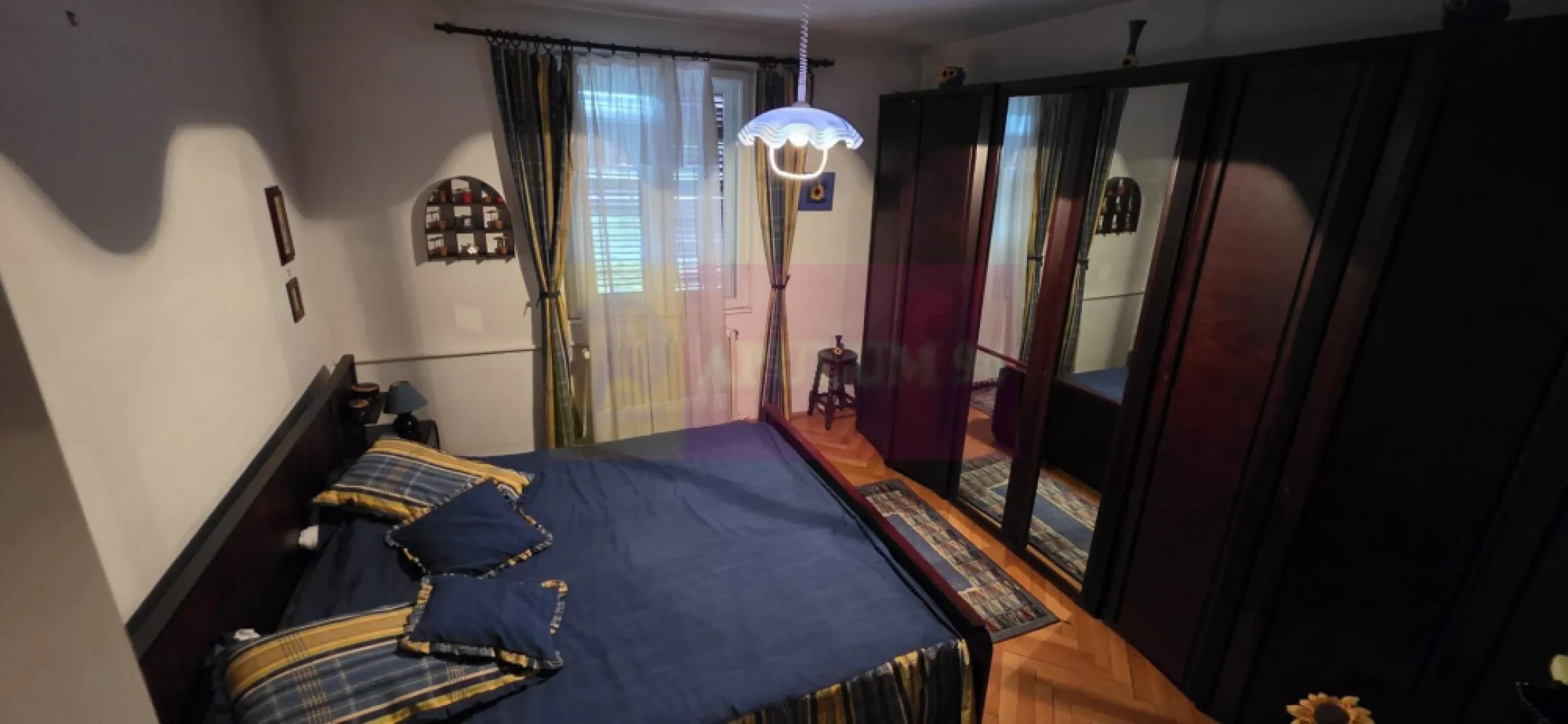 Vila de vanzare cu 6 camere si teren de 1000 mp in Cornu, Prahova