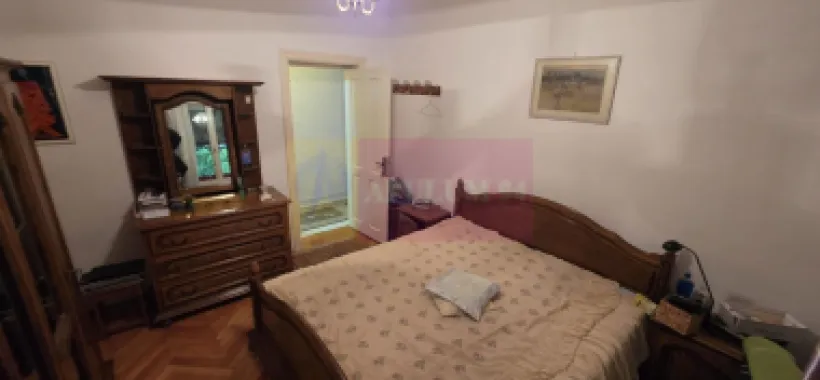 Vila de vanzare cu 6 camere si teren de 1000 mp in Cornu, Prahova