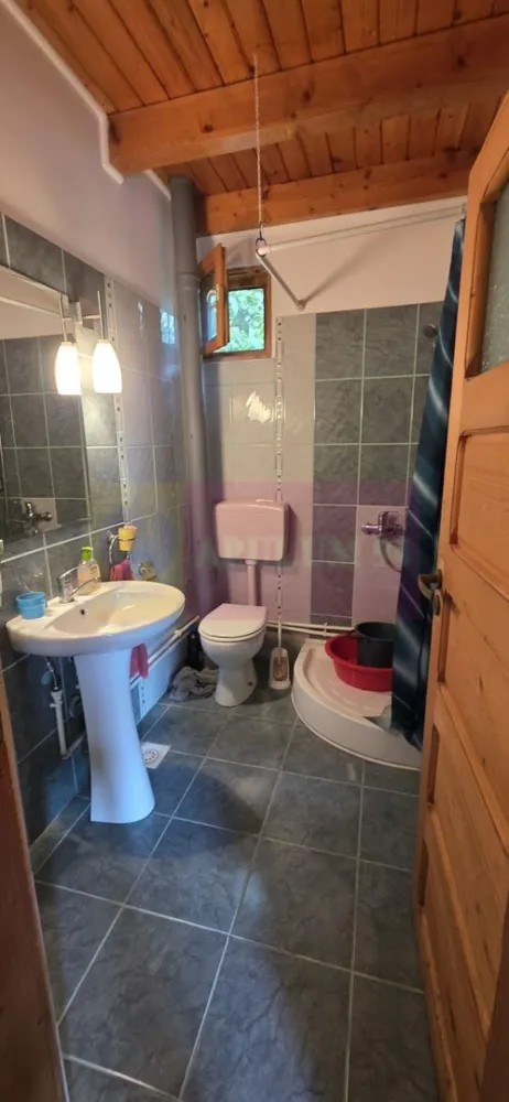 Cabana cu 5 camere de vanzare in Provita