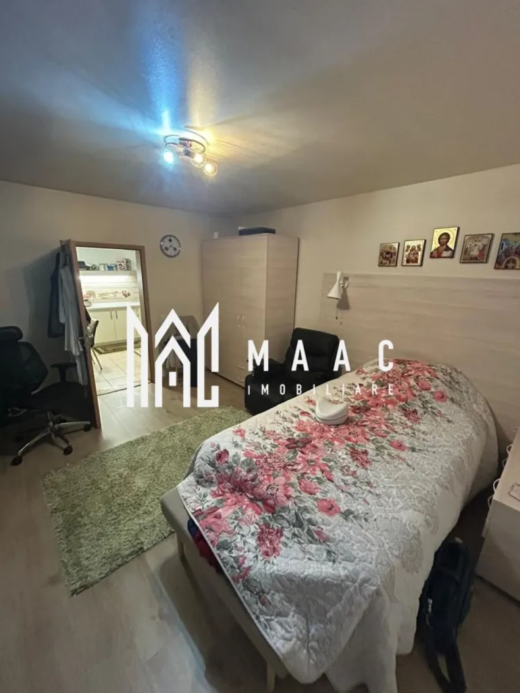 Casa Individuală | 260 MPU | Piscină Interioară | Curte Libera 100 MP - MAAC Imobiliare vă propune spre vânzare o proprietate rară și deosebit de versatilă, situată în Turnișor, într-un cartier liniștit și bine conectat cu orașul.

Descrierea proprietății
Casa este individuală și este formată din două corpuri distincte, oferind multiple posibilități de locuire, relaxare și divertisment.

Corpul 1 – Locuința principală
Suprafață utilă: aprox. 140 mp
Compartimentare: 5 camere, bucătărie, 2 băi, pivniță, pod, cameră tehnică. 
Acest corp oferă spații generoase, luminoase și bine distribuite, potrivite pentru o familie numeroasă sau pentru cei care își doresc confort și intimitate.

Corpul 2 – Relaxare & Entertainment
Piscină interioară – suprafață: aprox. 60 mp
Sală de oaspeți cu bar și biliard – suprafață: aprox. 60 mp
Un spațiu ideal pentru petrecerea timpului liber, organizarea evenimentelor private sau pentru transformarea într-o zonă de wellness completă.

Curtea
Suprafață: aprox. 100 mp
Complet pavată cu pișcoturi de beton
Ușor de întreținut și perfectă pentru parcări sau zonă de recreere exterioară

Alte beneficii
Încălzire centrală proprie
Proprietatea se vinde complet mobilată și utilată
Posibilitate excelentă pentru locuință + zonă de agrement, spațiu de business, casă multifamilială sau investiție 

Pentru mai multe detalii sau pentru a programa o vizionare, vă rugăm să ne contactați, specificând ID: CP2835317