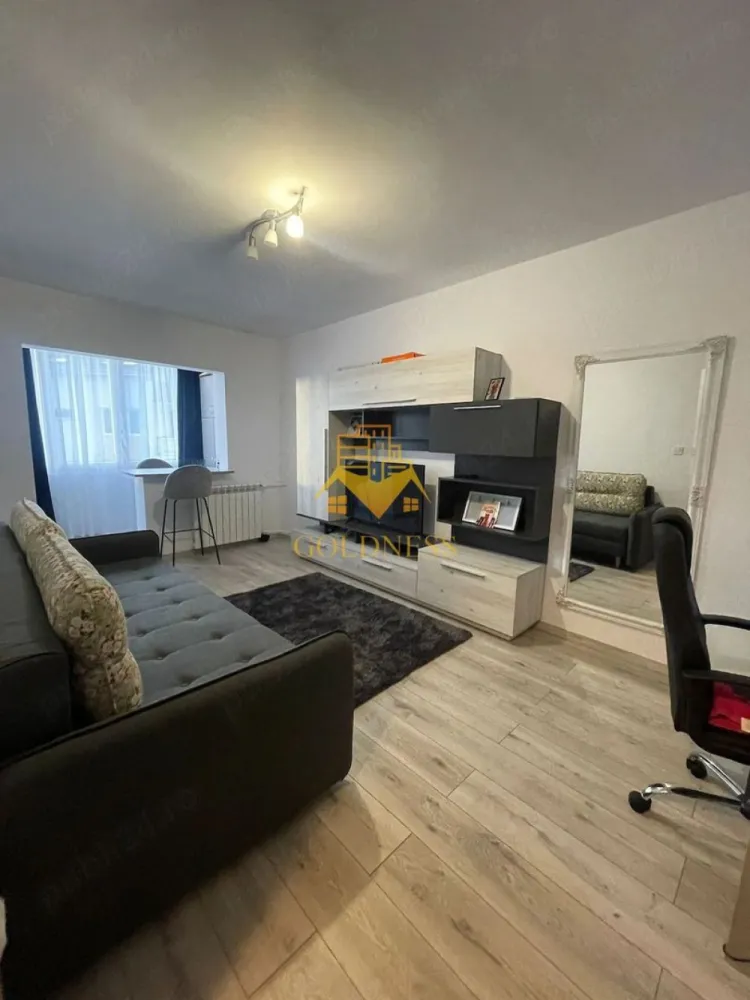 1 camera decomandată, Marasti, București, Lidl, Gorunului, The Office - GOLDNESS Imobiliare vă propune spre închiriere un apartament cu 1 camere complet mobilat și utilat, la etajul 4 într-un imobil de 4 etaje, în Cartierul Marasti. 
Se află în apropierea stațiilor de transport în comun, magazine, restaurante, spații verzi, farmacii, etc. 

Apartamentul este compartimentat astfel:
 - camera cu pat matrimonial, dressing, noptiere
 - bucătărie complet utilată și mobilată, loc de servit masa 
 - baie cu cabina de dus, calorifer port prosop și dulap pentru depozitare.
 - balcon închis 3mp

Imobilul este dotat cu toate cele necesare- centrală proprie, frigider, aragaz, hotă, mașină de spălat haine, etc. 

Dacă sunteți interesați de acest apartament și doriți să îl vizionați, dar și pentru alte oferte nu ezitați să ne contactați telefonic sau prin e-mail. Vă stăm la dispoziție!
Pentru intermediere se percepe un comision de 50% din prețul chiriei!
