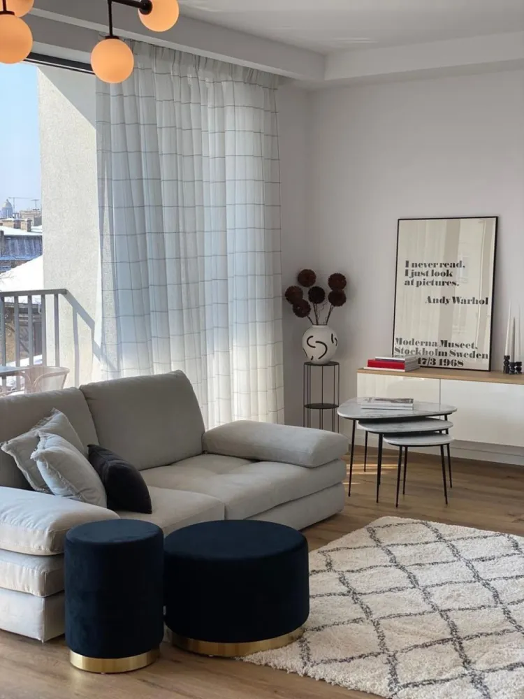 Închiriere apartament 2 camere in bloc boutique Dacia- gradina Icoane - Închiriere apartament 2 camere in bloc boutique situat în zona bdul Dacia - in apropiere de gradina Icoanei, cu o suprafață generoasa de 87 mp, et 1, decomandat, loc parcare subteran, 3 lifturi, contorizat total , centrala proprie, bucătărie mobilata și utilată , AC, mobilat.
Liber începând cu data de 15 Mai 2025. Vizionări după această dată.
Pentru alte detalii sau informații rog msj privat.
Chirie 1100 euro
Garanție 1 luna chirie