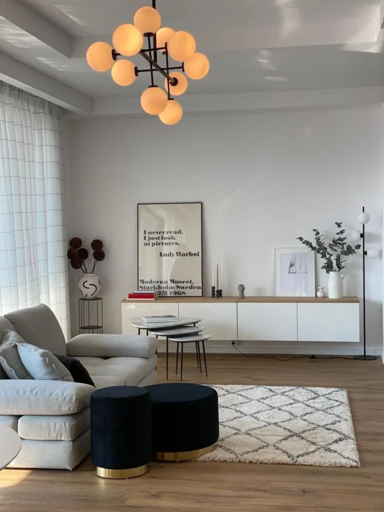Închiriere apartament 2 camere in bloc boutique Dacia- gradina Icoane - Închiriere apartament 2 camere in bloc boutique situat în zona bdul Dacia - in apropiere de gradina Icoanei, cu o suprafață generoasa de 87 mp, et 1, decomandat, loc parcare subteran, 3 lifturi, contorizat total , centrala proprie, bucătărie mobilata și utilată , AC, mobilat.
Liber începând cu data de 15 Mai 2025. Vizionări după această dată.
Pentru alte detalii sau informații rog msj privat.
Chirie 1100 euro
Garanție 1 luna chirie