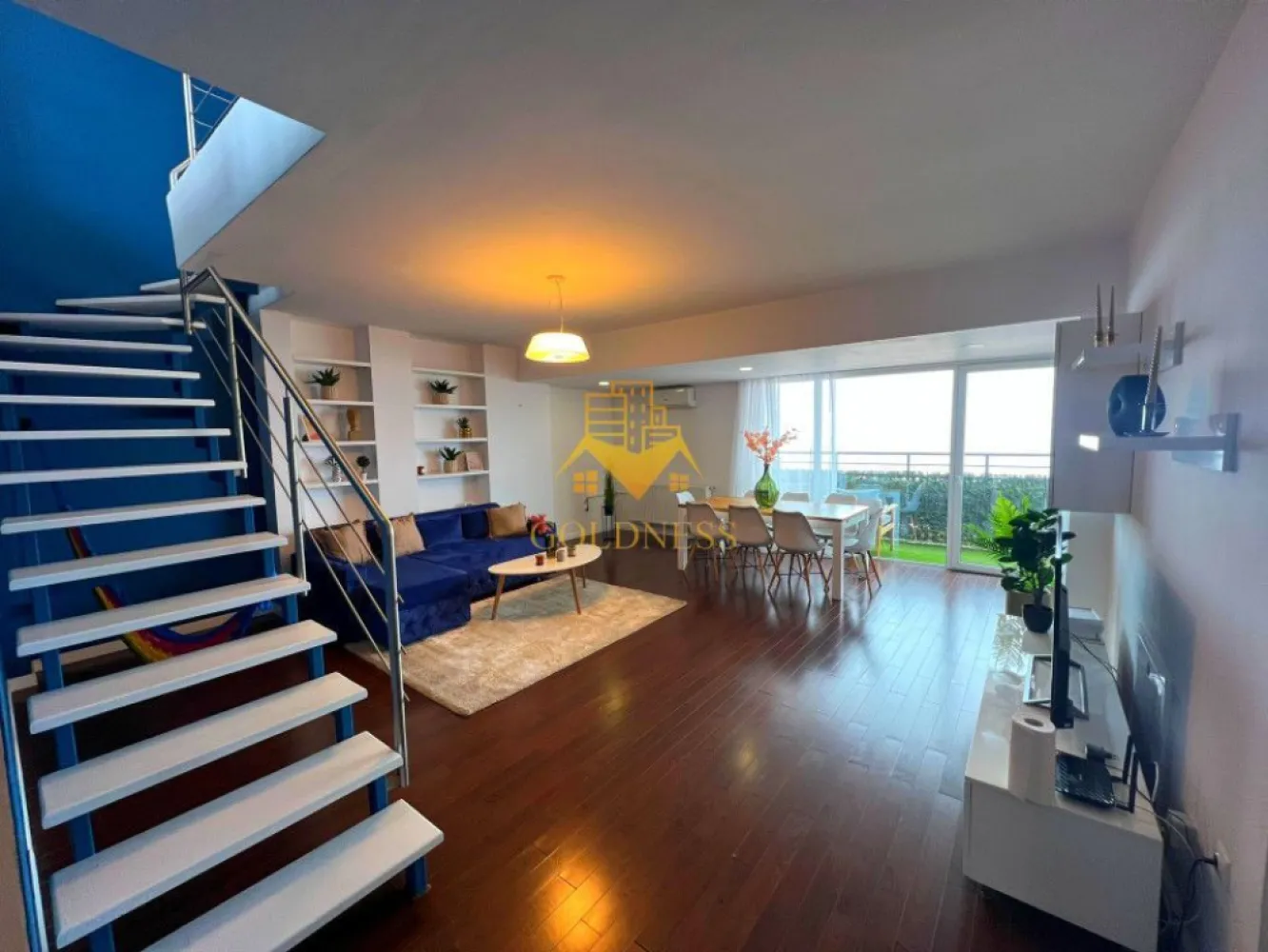 Penthouse , LUX, AC, parcare subterana, Sophia Residence, Buna Ziua - GOLDNESS Imobiliare vă propune spre vanzare un penthouse / apartament cu 5 camere complet mobilat și utilat pe doua niveluri, la etajul 6+etaj tehnic, în Cartierul Buna Ziua, Complexul Sophia Residence. 
Dispune de loc de parcare subteran!
Apartamentul este compartimentat astfel:
-2 dormitoare cu paturi matrimoniale
 - 3 bai, una cu vana si 2 cu cabina de dus, dulapuri pentru depozitare,
- 2 living-uri cu canapele extensibile, dotate cu AC, TV, dressing,
- o camera renovata ca si birou
- o camera mai mica mobilata ca si dressing.
- 4 terase de 70 mp in total, cu iesire din fiecare dormitor.

Imobilul este dotat cu toate cele necesare-termoficare cu calorifere, mașină de spălat haine, masina de spalat vase, 2 aer conditionat, frigider, plită electrică, hotă, TV, etc. 
Se află în apropierea stațiilor de transport în comun, magazine, restaurante, spații verzi, farmacii, etc. 

Dacă sunteți interesați de acest apartament și doriți să îl vizionați, dar și pentru alte oferte sau detalii nu ezitați să ne contactați telefonic sau prin e-mail - goldnessimobiliare@gmail.com. Vă stăm la dispoziție!
Pentru intermediere se percepe un comision de 2% din prețul vânzării!