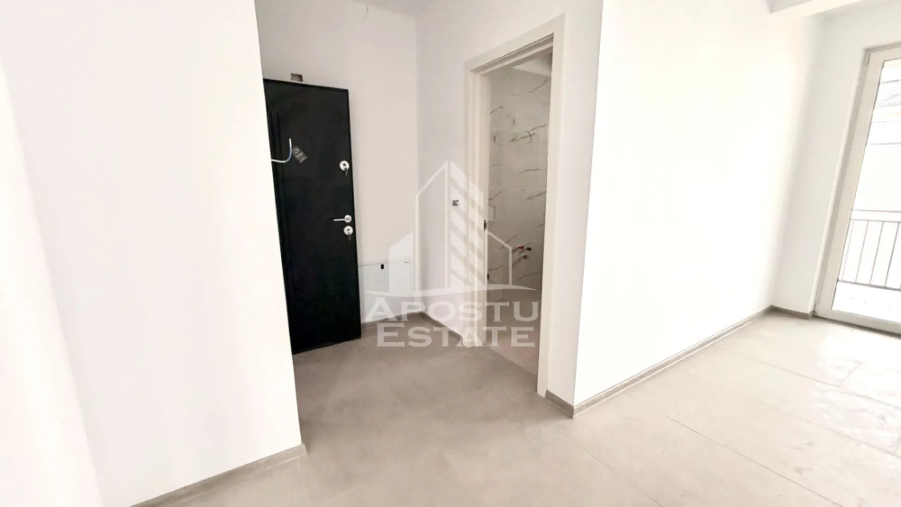 Apartament cu 2 camere de vanzare in zona Buziasului, Timisoara - Agentia imobiliara Apostu Estate va propune spre vanzare un apartament modern cu 2 camere, situat intr-un bloc nou, finalizat in 2026, intr-un cartier de case foarte aproape de calea Buziasului Timisoara, Timis.
Loc de parcare propriu.
Extras de carte funciara Timisoara.
Predare la cheie. 
Drum asfaltat. 
Decomandat si cu bucataria inchisa pentru mai mult confort.

Suprafata utila: 43 mp
Balcon: 7 mp
Etaj 2 din 3 etaje. 
Compartimentare:
- hol acces catre toate incaperile
- living cu iesire catre balcon
- baie cu geam pentru aerisire (se preda la cheie cu vas wc, lavoar si masca si paravan walk in)
- bucatarie inchisa
- dormitor cu loc de dressing dupa usa

Caracteristici principale: 
 • finisaje premium
 • centrala proprie cu incalzire in pardoseala si aer conditionat
 • spatii vitrate generoase, lumina naturala
 • bloc nou, realizat la standarde moderne de constructie

Apartamentul este ideal atat pentru locuire, cat si pentru investitie datorita zonei in plina dezvoltare langa Hornbach Buziasului.

TVA inclus. Pretul este negociabil.
Poti fi chiar tu noul proprietar, oferim GRATUIT consultanta pentru obtinerea celui mai avantajos credit imobiliar, ca sa te poti bucura de noua ta casa fara griji suplimentare. 

Pentru mai multe detalii sau pentru programarea unei vizionari, nu ezitati sa ne contactati.
