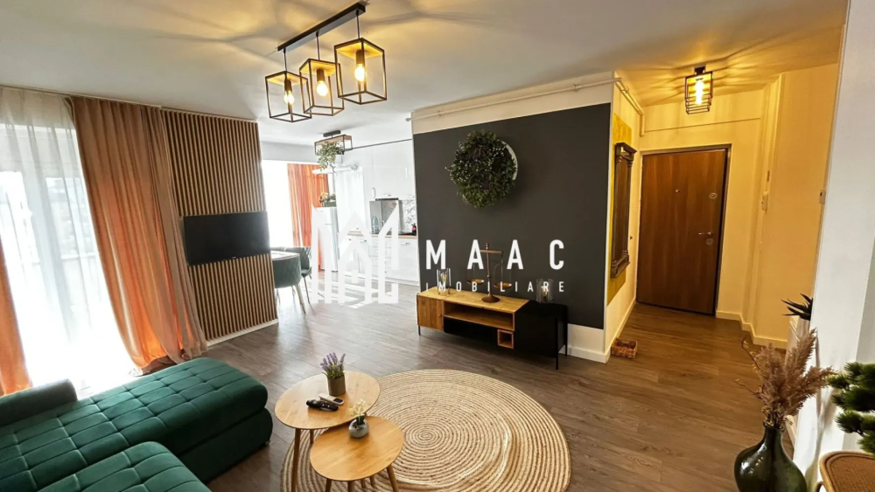 Apartament 3 Camere I 79 mp I 2 Terase I 2 Parcari I Mobilat Complet - MAAC Imobiliare vă prezintă spre vânzare un apartament modern cu 3 camere, amenajat la standard premium, ideal atât pentru regim hotelier, investiție imobiliară, cât și pentru locuință personală.
Apartamentul este situat într-un bloc nou finalizat în 2021, prevăzut cu lift modern și casă a scării elegantă, bine întreținută.
Locuința are o suprafață utilă de 79 mp, la care se adaugă două terase generoase, fiind compartimentată eficient pentru confort și funcționalitate.

Compartimentare
2 dormitoare matrimoniale
Living open space cu bucătărie (cu posibilitate de delimitare)
2 băi spațioase
2 terase mari
2 locuri de parcare

Apartamentul se vinde complet mobilat și utilat, cu mobilier modern de calitate și multiple spații de depozitare, fiind pregătit pentru mutare sau exploatare imediată în regim de închiriere.

Dotări și beneficii
Incălzire în pardoseală
Centrală termică proprie
Aer condiționat
Bucătărie complet utilată (plită electrică, frigider și electrocasnice)
TV în fiecare cameră
Mobilier modern premium
2 locuri de parcare incluse

Proprietatea se prezintă impecabil, fiecare detaliu fiind ales pentru a oferi confort, funcționalitate și eleganță.
Datorită compartimentării și dotărilor, apartamentul reprezintă o oportunitate excelentă pentru investiție, fiind potrivit pentru:
Regim hotelier (Airbnb / Booking)
Inchiriere pe termen lung
Locuință proprie

Bonus
Primele apartamente vândute vor beneficia de spațiu de depozitare la subsol, ideal pentru depozitarea obiectelor personale sau sezoniere.

Important: Acest apartament este destinat persoanelor care apreciază calitatea, confortul și un stil de viață rafinat, fiind o proprietate potrivită pentru cumpărători cu standarde ridicate și gusturi exigente.

Pentru mai multe detalii vă rugăm să precizați telefonic că ați văzut anunțul cu CP2956608.