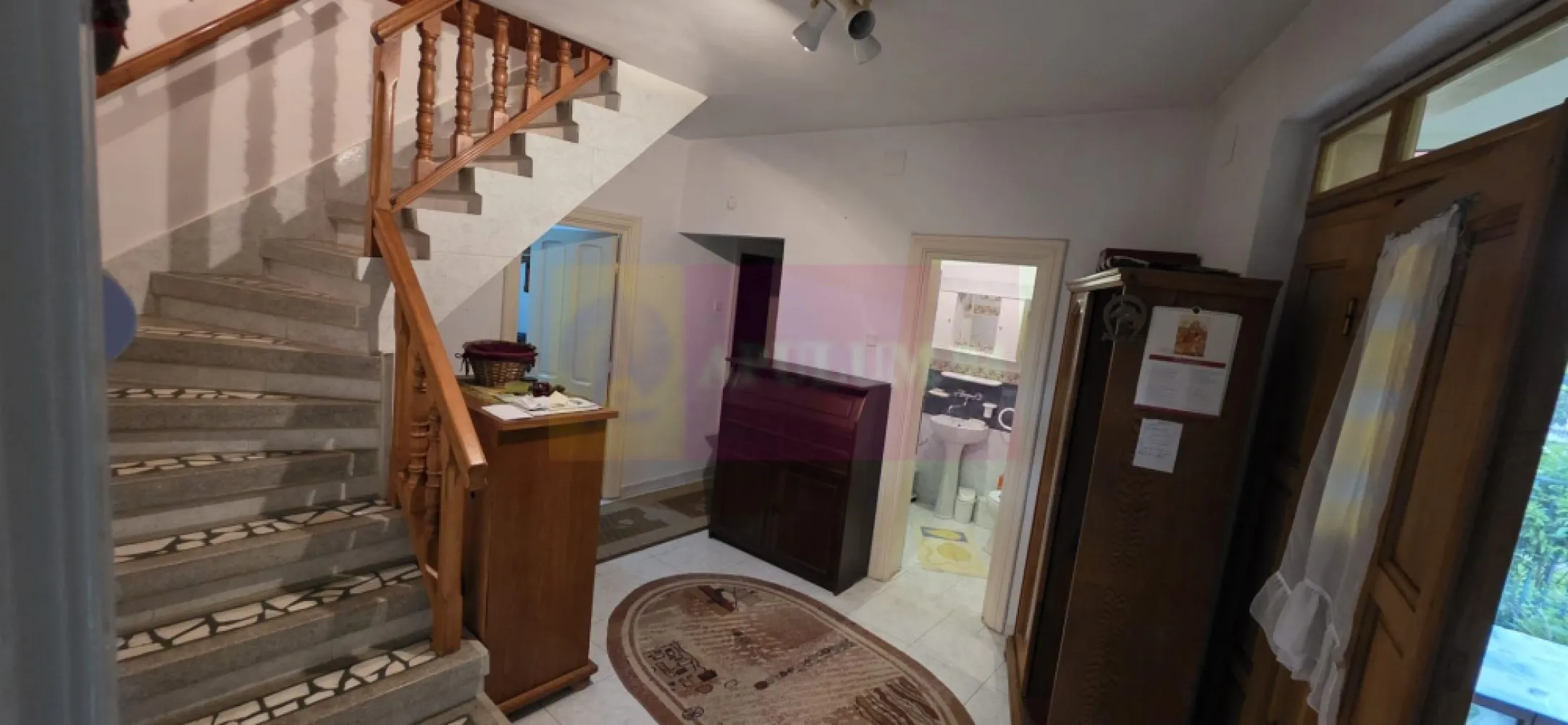 Vila de vanzare cu 6 camere si teren de 1000 mp in Cornu, Prahova