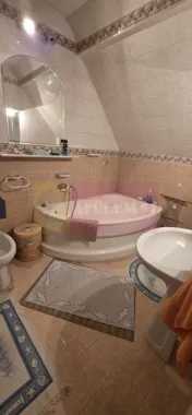 Vila de vanzare cu 6 camere si teren de 1000 mp in Cornu, Prahova