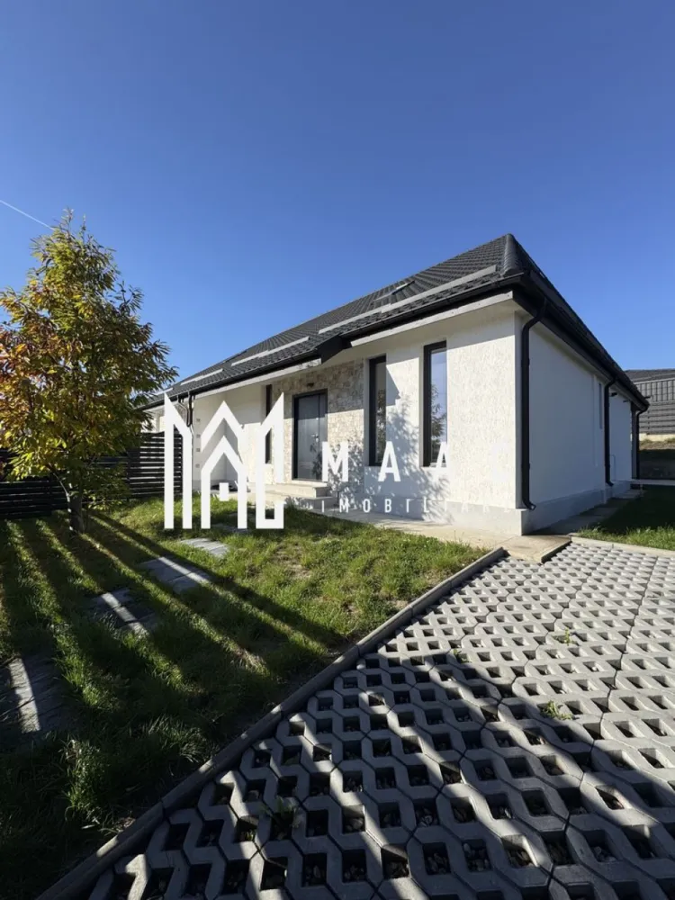 Casa 4 Camere | Teren 300MP | Zona - Vladesti Priporu - MAAC Imobilaire va propune spre vanzare o casa P+M in Vladesti - Priporu

An finalizare 2025,stare noua nelocuita,finisata si functionala 100%

suprafata teren 300mp

supr.construita -165mp

terasa acoperita -20mp

1.Compartimentare interioara: 

-parter: camera zi+bucatarie deschisa , birou, dormitor baie cu wc lavoar cada camera tehnica debara spatiu depozitare

-etaj - suita matrimoniala cu dressing room si baie(lavoar wc cada) 

2.Sistem constructiv:

-structura mixta Beton Armat si zidarie DUROTHERM 30S-parter,mansarda sarpanta din lemn+OSB3 tratate si ignifugate

-invelitoare tabla otel RODACH GERMAN SIMETRIC profilata vopsita negru mat
-termosistem cu polistiren 10cm EPS80 + tencuiala decorativa Webber si tamplarie PVC Salamander ROTO Click culoare gri cu geam termopan 4SEASONS

-instalatii sanitare termice teava PPR, elemente cupru, PHDE, toate zonele cu pardoseala incalzita iar in dormitoare radiatoare panouri otel

-instalatii electrice cupru si aparate montate(prize,intrerupatoare Panasonic + corpuri iluminat LED in bai si casa scarii)

-finiaje interioare tencuieli cu gled ipsos, compartimentari rigips cu zugraveli lavabile,
 placari faianta bai si bucatarie, scara interioara placata gresie, pardoseli parchet laminat 8mm in dormitoare,gresie bai si bucatarie living room,
 bai complet utilate(cada,vas WC,lavoar) 
usi de interior CLASSEN GERMAN OAK

-curtea exterioara- cu gradina amenajata(fara plante), 1loc parcare alei acces pavaj, trotuare perimetrale betonate, gard lateral beton sipca metal 
porti acces front stradal metal usi garaj automate cu 2telecomenzi
 
3.Utilitati:
-bransamente utilitati- curent electric 220VHidroelectrica
- apa si canalizare APAVIL, 
-gaz Engie (centrala IMMERGAS VICTRIX Terra 28kw montata inclusa cu ISCIR efectuat) -CP2815425