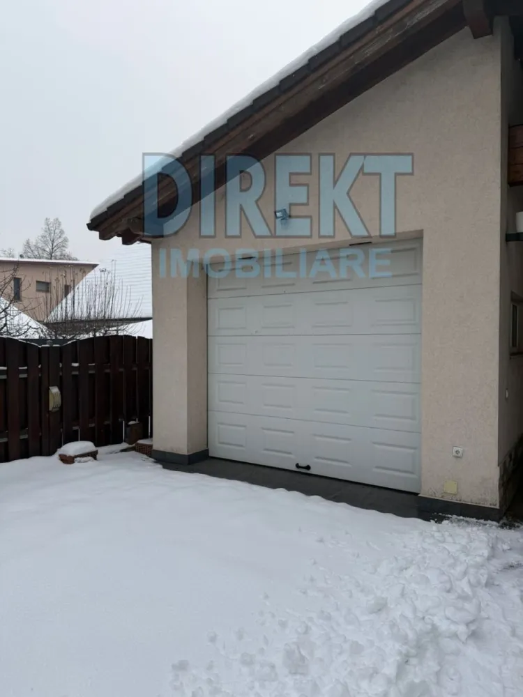 Casa individuala,situata in zona strada Crinilor - Agentia Direkt Imobiliare propune spre vanzare casa individuala situata ultracentral , intr o zona premium a orasului , pe strada Crinilor cu acces facil catre toate punctele de interes. Proprietatea are o suprafata  de 180 mp ,regim de inaltime P+E +M , fiind ideal compartimentata pentru confort si functionalitate .

Este compusa din la parter : -bucatarie separata cu intrare din holul de acces si iesire in living la locul de luat masa , 1 baie  spatioasa , living spatios , semineu pe lemne , usa terasa cu iesire in curte .

-  la etaj 3 dormitoare , birou , baie spatioasa , terasa spatioasa .

Anexa gospodaresti in suprafata de cca 80 mp , cu intrare separata fiecare pentru locuri de depozitare , camara , etc .

Garaj inchis  cu poarta automata , loc de parcare in curte , supraveghere video , alarma .

Casa se evidentiaza prin finisaje clasice deosebite , realizate cu materiale de calitate , oferind un stil elegant si atemporal.

Spatiile sunt generoase , luminoase , iar terasa completeaza perfect zona de relaxare .

Curtea amenajata , intimitate , constructie solida , potrivuta atata pentru locuinta rezidentiala , cat si pentru sediu de firma .