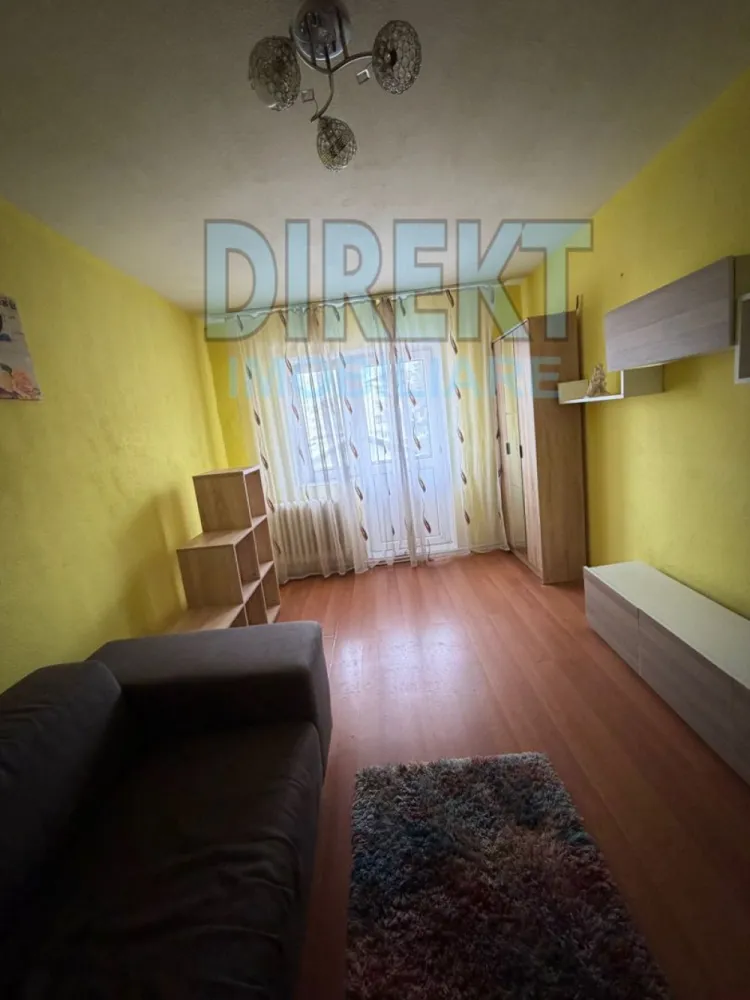 Apartament etaj 2 , zona Stefan cel Mare - Agentia Direkt Imobiliare propune spre vanzare apartament decomandat situat la etajul 2 , in zona Stefan cel Mare , pe strada Vasile Lupu . Imobilul are o suprafata construita de 62 mp , si este compus din bucatarie separata , 2 dormitoare , baie , balcon , hol. 
Se vinde mobilat .