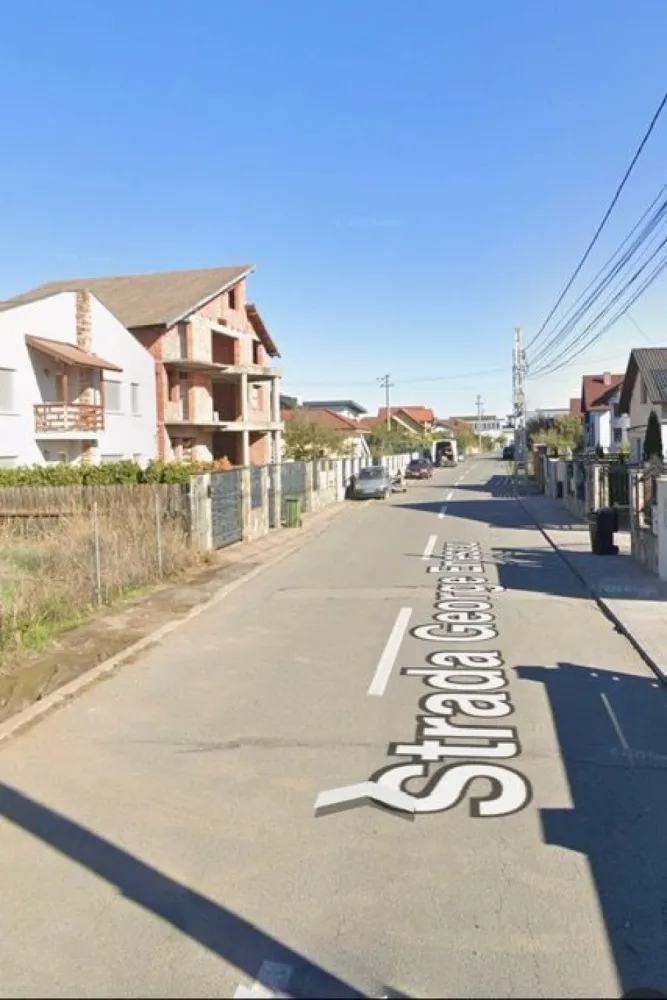 Casa la rosu cu 25 ari teren, zona Dedeman ! - Agentia Direkt Imobiliare propune spre vanzare casa , constructie la rosu P+M+E , situata pe strada George Enescu . 
Imobilul are o suprafata construita de aprox 568 mp , dispune de toate utilitatile la front stradal , teren aferent intravilan 2500 mp , inclinatie plata . 
Ideal constructie bloc, casa de locuit , etc .