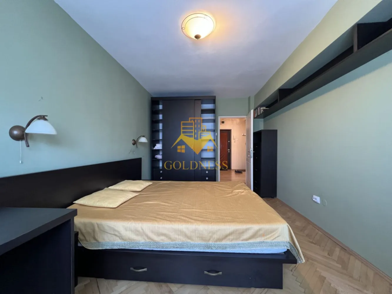 2 camere, decomandate, Gheorgheni,Teodor Mihali Zona FSEGA,Iulius Mall - GOLDNESS Imobiliare vă propune spre închiriere un apartament cu 2 camere decomandate complet mobilat și utilat, la etajul 7 într-un imobil de 8 etaje, în Cartierul Gheorgheni.
Dispune de loc de parcare!
Se află în apropierea stațiilor de transport în comun, magazine, restaurante, spații verzi, farmacii, etc. 

Apartamentul este compartimentat astfel:
 - dormitor cu pat matrimonial, dressing, noptiere
 - living cu canapea extensibila, spatiu pentru depozitare, TV
 - bucatarie complet mobilata, utilata, loc de luat masa
 - baie cu cada, calorifer port prosop și dulap pentru depozitare.
 - balcon de 8 mp.
- boxa

Imobilul este dotat cu toate cele necesare- centrală proprie, frigider, aragaz, hotă, mașină de spălat haine, etc. 

Dacă sunteți interesați de acest apartament și doriți să îl vizionați, dar și pentru alte oferte nu ezitați să ne contactați telefonic sau prin e-mail. Vă stăm la dispoziție!

Pentru intermediere se percepe un comision de 50% din prețul chiriei!