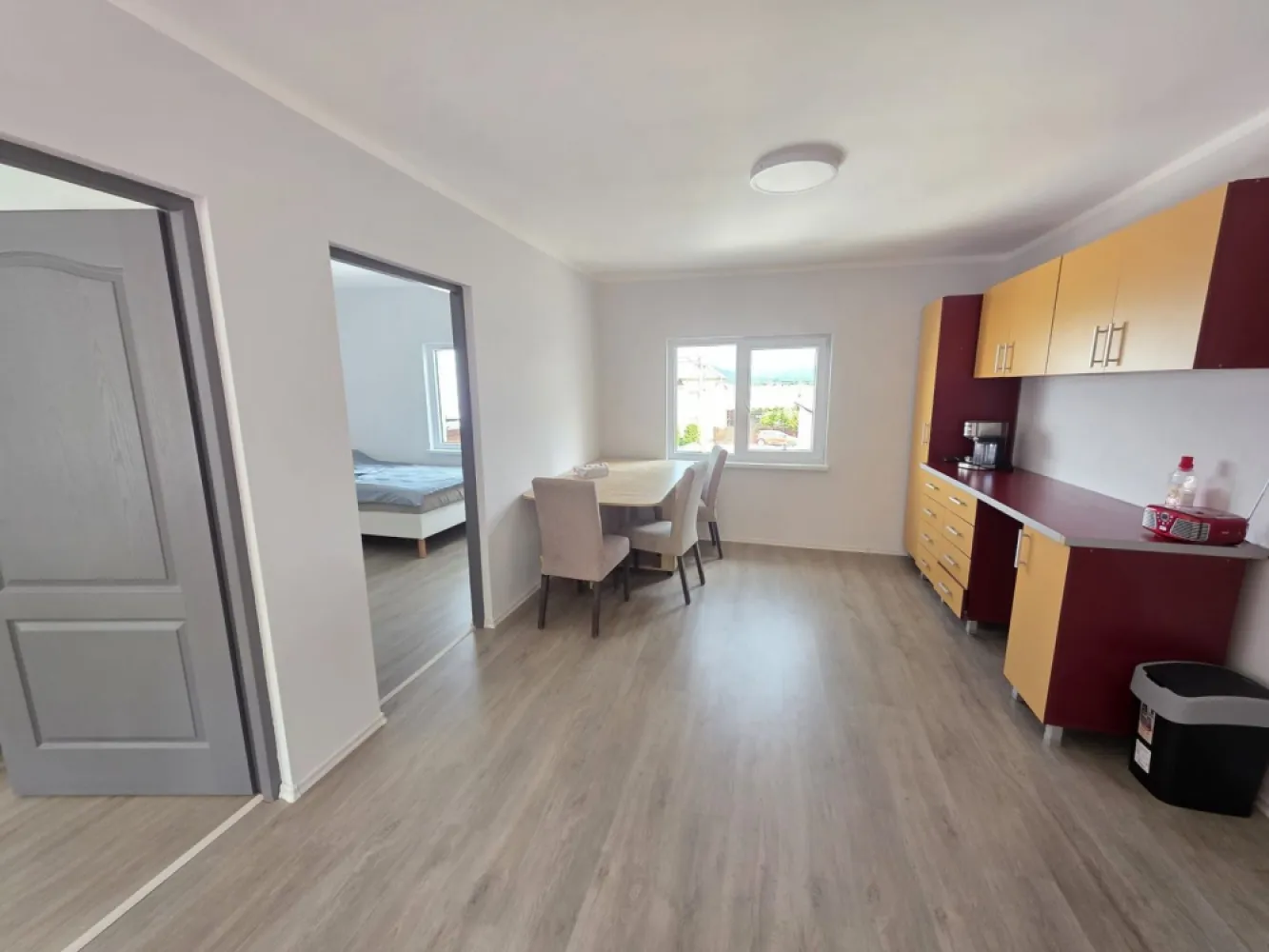 De vanzare hala+teren +2 apartamente la doar 7 km Bistrita