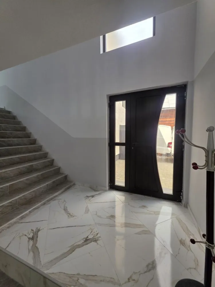 De vanzare hala+teren +2 apartamente la doar 7 km Bistrita