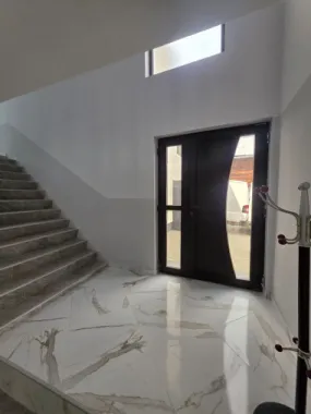 De vanzare hala+teren +2 apartamente la doar 7 km Bistrita