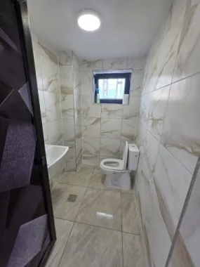 De vanzare hala+teren +2 apartamente la doar 7 km Bistrita