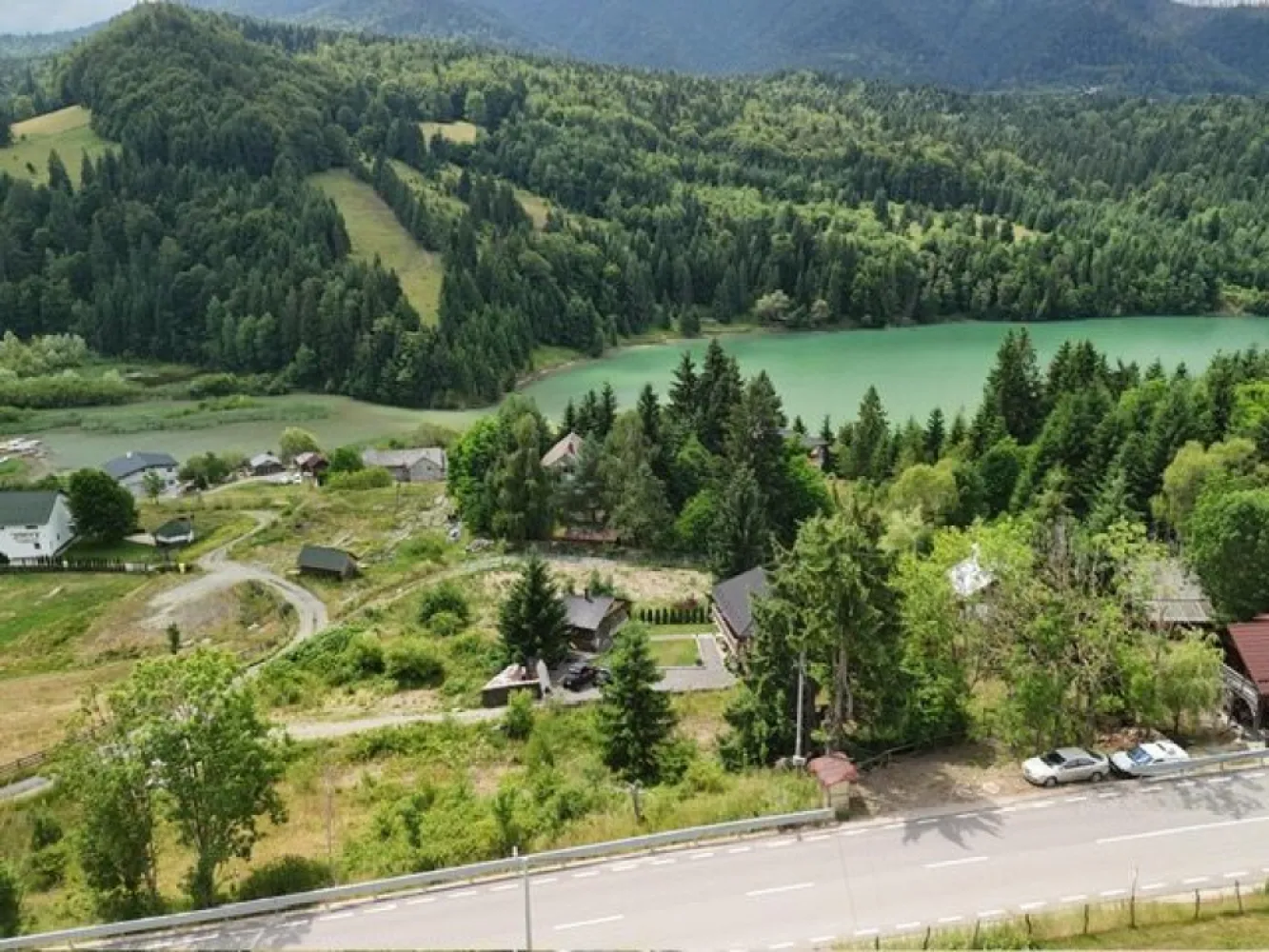 Teren intravilan,Coada lacului Colibita , ideal pt cabana! - Agentia Direkt Imobiliare vinde teren intravilan in suprafata de 1000 mp , situat la Coada Lacului Colibita , cu priveliste deosebita asupra lacului Colibita , cunoscut drept Marea de la munte . Utilitati disponibile : curent electric , 2 cai de acces .

Ideal pentru constructie cabana , casa de vacanta , sau investitie turistica .

Un loc de vis pentru cei care vor sa se retraga in mijlocul naturii .