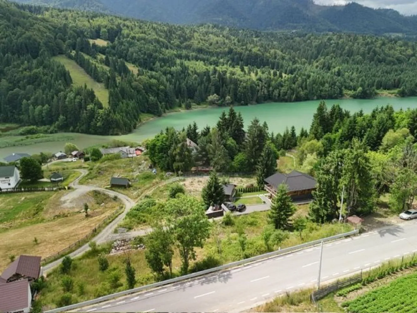 Teren intravilan,Coada lacului Colibita , ideal pt cabana! - Agentia Direkt Imobiliare vinde teren intravilan in suprafata de 1000 mp , situat la Coada Lacului Colibita , cu priveliste deosebita asupra lacului Colibita , cunoscut drept Marea de la munte . Utilitati disponibile : curent electric , 2 cai de acces .

Ideal pentru constructie cabana , casa de vacanta , sau investitie turistica .

Un loc de vis pentru cei care vor sa se retraga in mijlocul naturii .