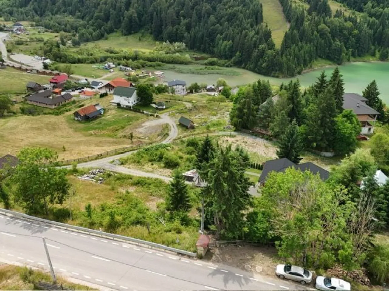 Teren intravilan,Coada lacului Colibita , ideal pt cabana! - Agentia Direkt Imobiliare vinde teren intravilan in suprafata de 1000 mp , situat la Coada Lacului Colibita , cu priveliste deosebita asupra lacului Colibita , cunoscut drept Marea de la munte . Utilitati disponibile : curent electric , 2 cai de acces .

Ideal pentru constructie cabana , casa de vacanta , sau investitie turistica .

Un loc de vis pentru cei care vor sa se retraga in mijlocul naturii .