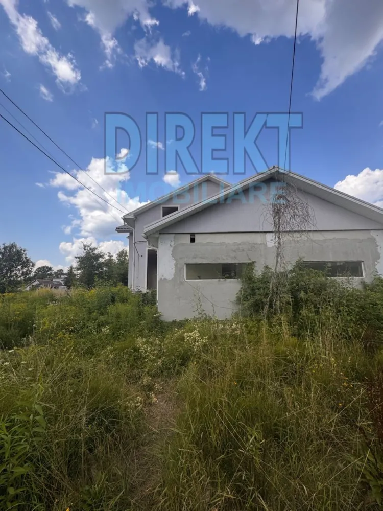 Casa individuala , cu piscina interioara , zona Strada Valea Budacului - Agentia Direkt Imobiliare propune spre vanzare casa individuala , situata pe strada Valea Budacului. Imobilul este constructie 2010 , are o suprafata de cca 250 mp ,compusa din : la demisol ,2 incaperi si camera tehnica , la parter , living , 3 camere , 3 bai , piscina interioara ,bucatarie separata , terasa ; iar la etaj 3 dormitoare , 3 bai , 2 balcoane .Dispune de fosa septica , fanatana , toate utilitatile .

Teren aferent 900 mp .